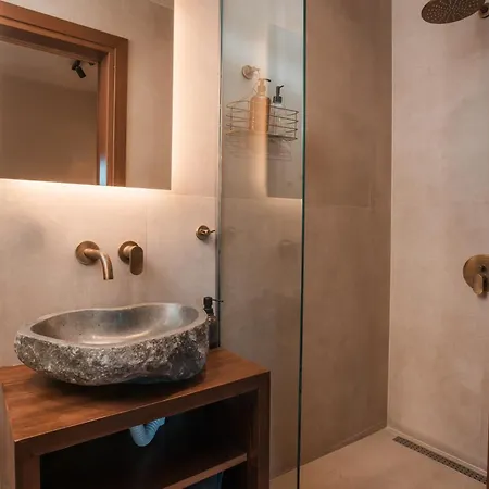 Il Borgο Rhodes City